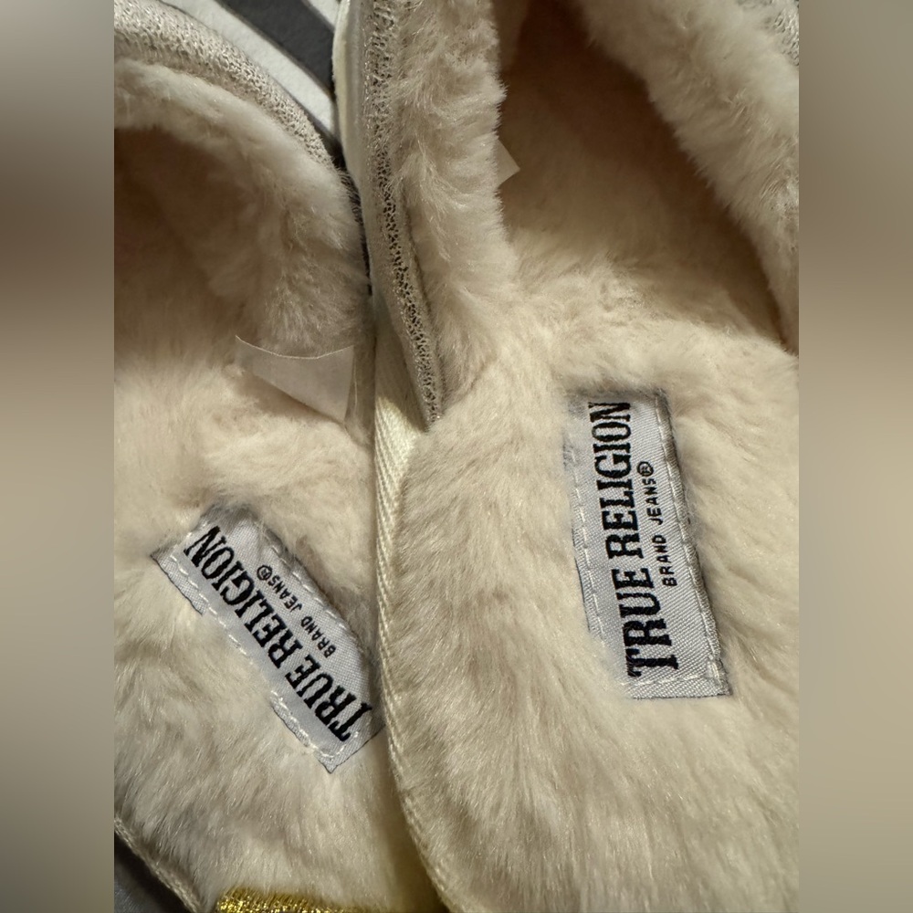 NWT True Religion Slippers - Picture 5 of 6